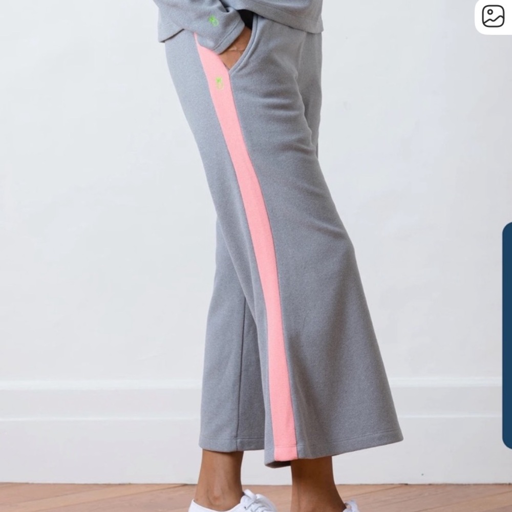 Dudley Stephens Wide Leg Pull On Fleece Crop w/ Pockets Grey Pink Stripe‎ Size L